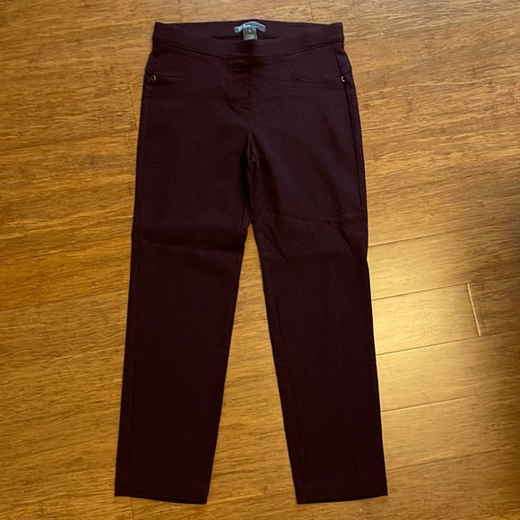 Like new! Burgundy pattern stretch capris. Worn once or twice! - Picture 1 of 4
